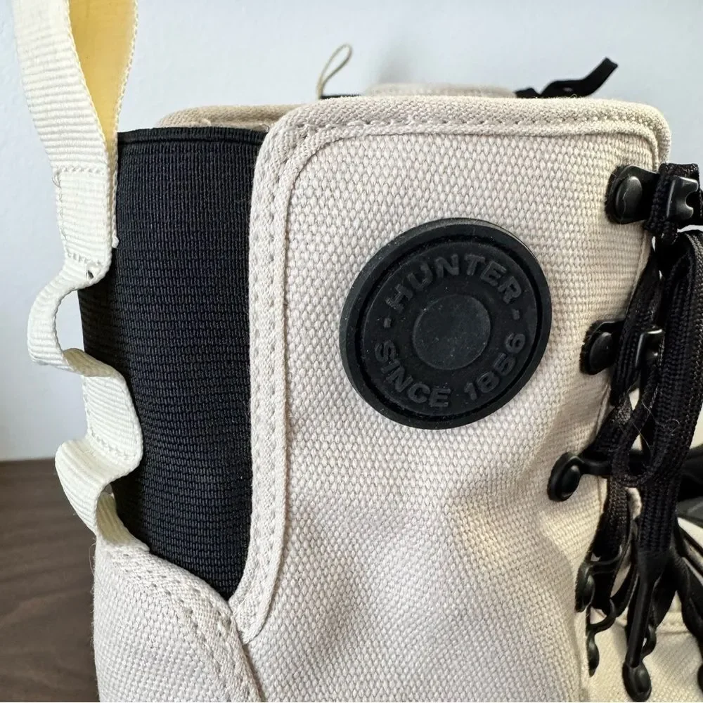 Hunter Explorer Desert Black and Cream Winter Boots